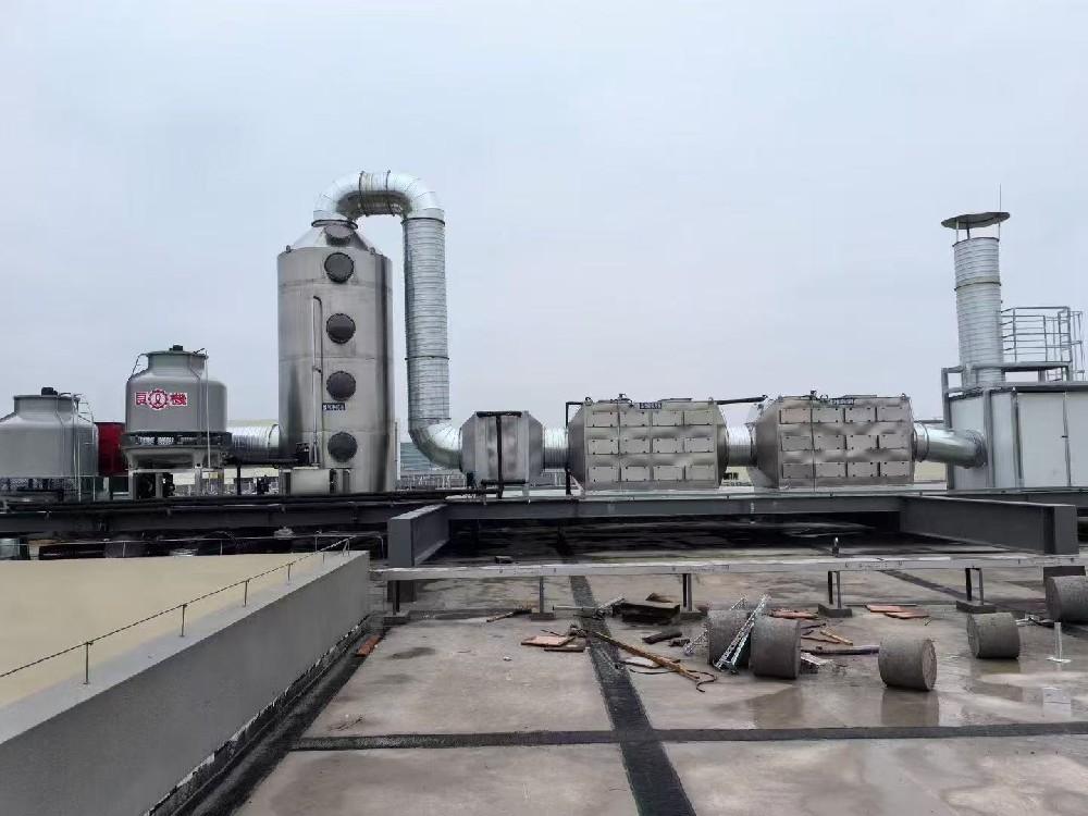 水帘柜+喷淋塔+干式过滤器+二级活性炭吸附